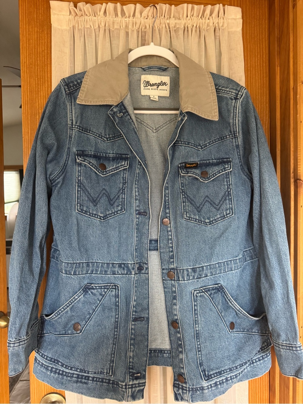 Wrangler Retro Blue Denim Jacket with Contrast Collar